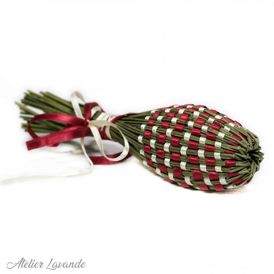 Fuseaux de lavande bicolore avec ruban satin rubis et blanc